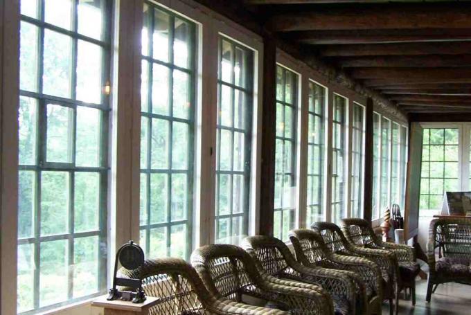 Craftsman Farms Log House Porch, hogar de Gustav Stickley 1908-1917, en Morris Plains, Nueva Jersey