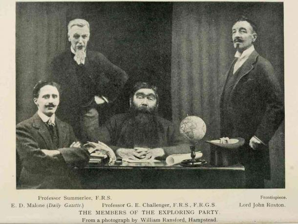 Una fotografía falsa de la edición original de 1912 de The Lost World con Arthur Conan Doyle como profesor Challenger.