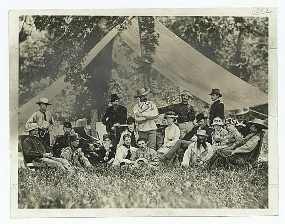 Custer en una fiesta de caza