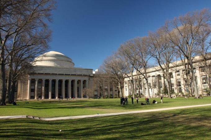Killian Court y la Gran Cúpula del MIT