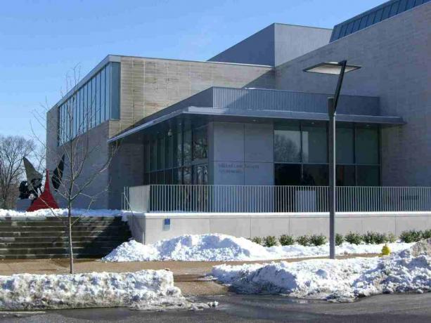 Exterior del Museo de Arte de Kemper, piedra, construcción de caja adjunta, con nieve de St. Louis