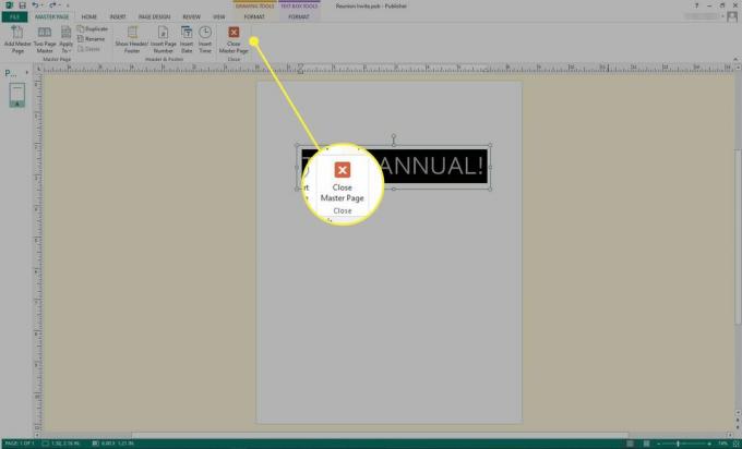 Una captura de pantalla de Microsoft Publisher con el botón "Cerrar página maestra" resaltado