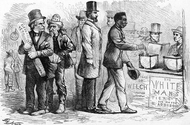 Marzo de 1867, caricatura política de Harper's Weekly del dibujante estadounidense Thomas Nast, que representa a un afroamericano hombre echando su voto en una urna durante las elecciones de Georgetown mientras Andrew Jackson y otros observan furiosamente.