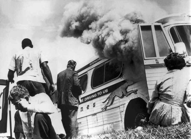 Autobús quemado por Freedom Riders