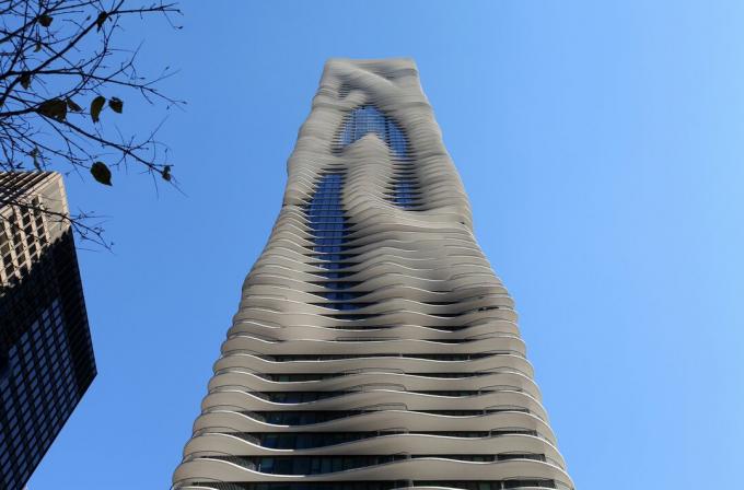 The Aqua de la arquitecta Jeanne Gang en Lakeshore East Condominiums, en Chicago, Illinois, en 2013