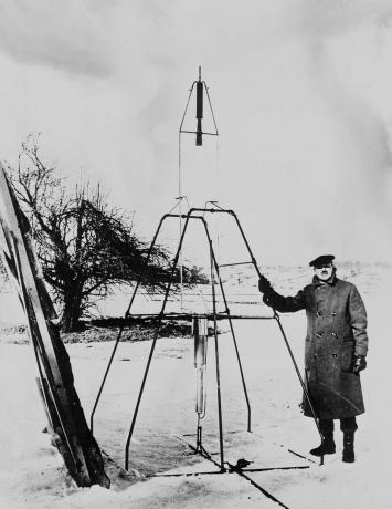 Dr. Robert H. Goddard y sus cohetes