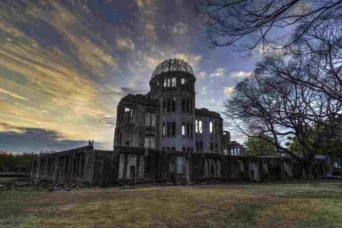 Domo de la bomba atómica de Hiroshima al atardecer