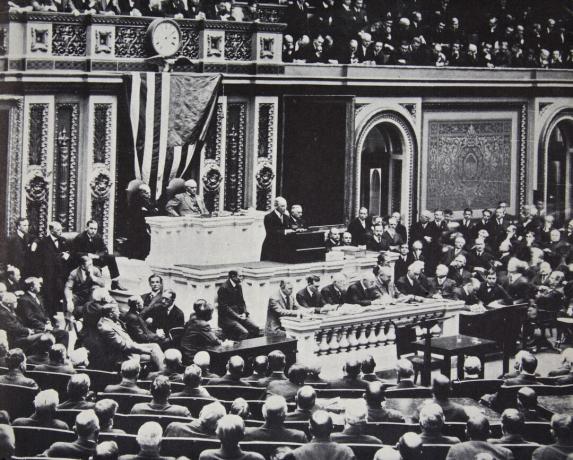 El presidente Wilson en el Congreso recomienda a los Estados Unidos entrar en la guerra contra Alemania 1917