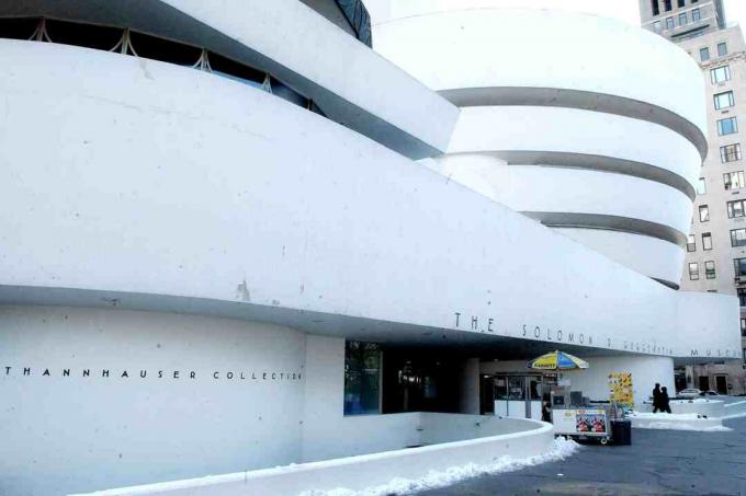 El Museo Guggenheim de Frank Lloyd Wright El Solomon R. Museo Guggenheim de Frank Lloyd Wright inaugurado el 21 de octubre de 1959