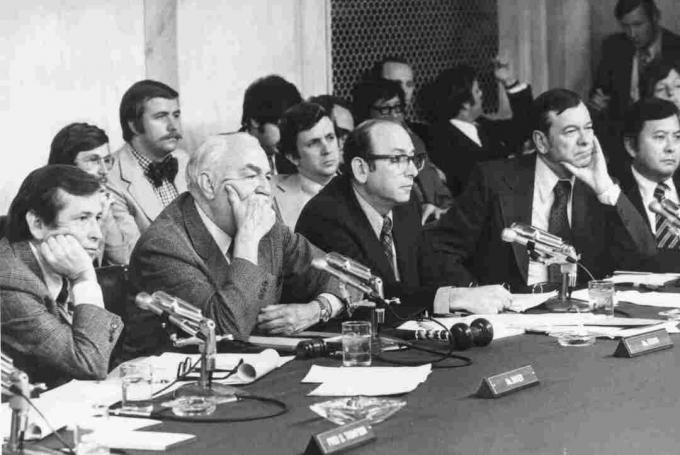 Fotografía de la audiencia del comité de Watergate del Senado de 1973.