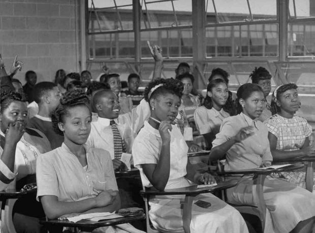 Septiembre de 1949 estudiantes afroamericanos en clase en la nueva escuela secundaria George Washington Carver, Alabama