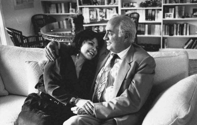 La autora Isabel Allende y su esposo William Gordon