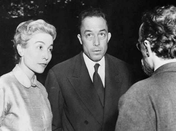 El ganador del premio Nobel Albert Camus y su esposa