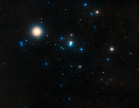 la estrella aldebarán y el cúmulo estelar Hyades.