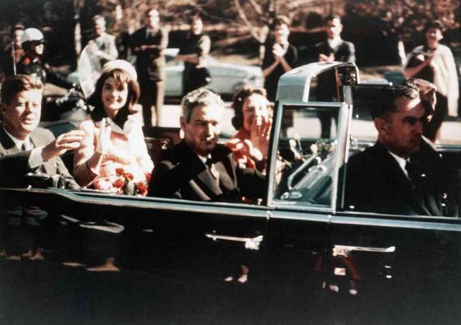 Asesinato de Kennedy: Kennedy en auto