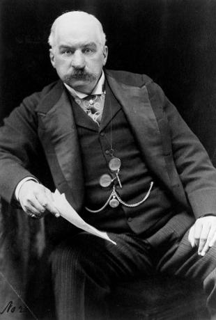 John Pierpont (J.P.) Morgan (1837-1913), el financiero estadounidense. Fue responsable de mucho crecimiento industrial en los Estados Unidos, incluida la formación de la Corporación del Acero de EE. UU. Y la reorganización de los principales ferrocarriles. En sus últimos años coleccionó arte y libros, e hizo importantes donaciones a museos y bibliotecas.