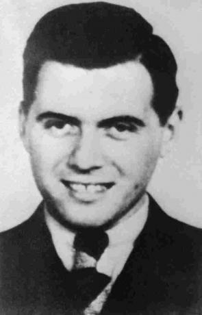 Fotografía en blanco y negro de Joseph Mengele.