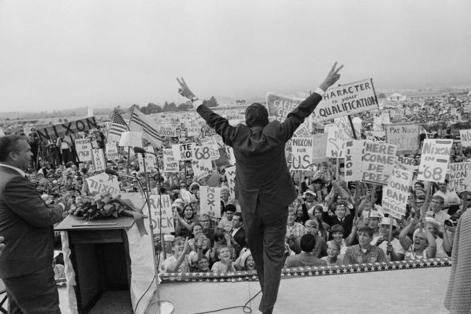 Richard Nixon haciendo campaña en 1968