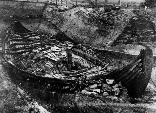 Entierro del barco vikingo de Oseberg, imagen de excavación de 1904