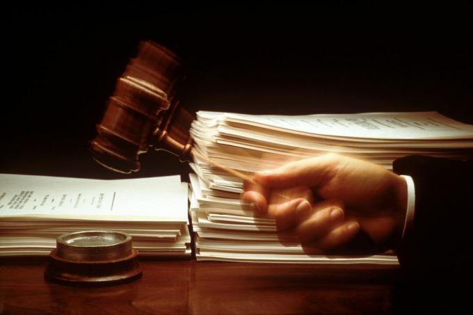 Decisiones judiciales basadas en la ley estatutaria.