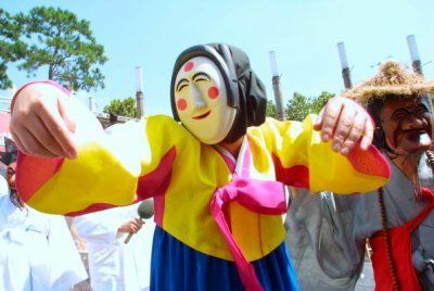 "La novia", uno de los personajes de danza de máscaras tradicionales coreanos.