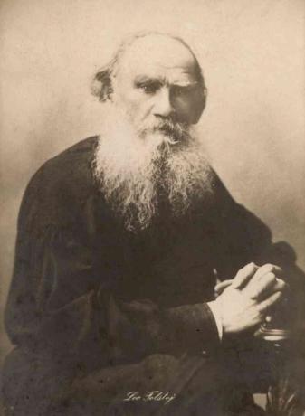 Retrato en tonos sepia de un viejo Tolstoi