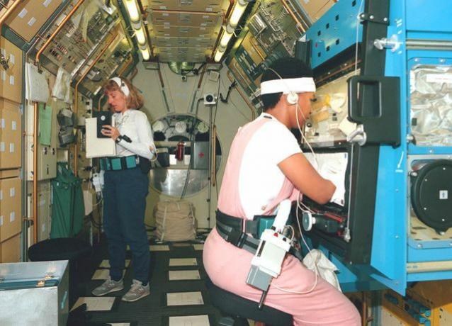 Fotos de Mae Jemison - Spacelab-J Crew Training: Jan Davis y Mae Jemison