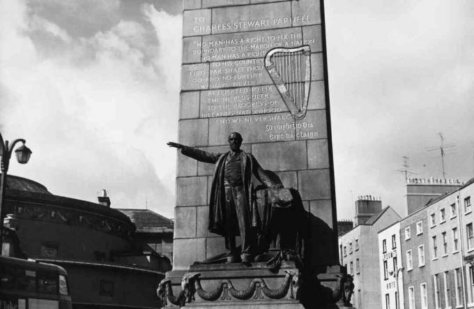 Foto de la estatua de Charles Stewart Parnell en Dublín