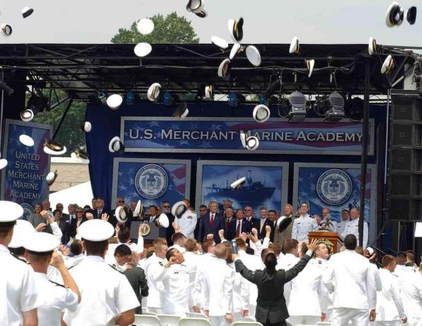 Graduación de la Academia de la Marina Mercante de EE. UU.