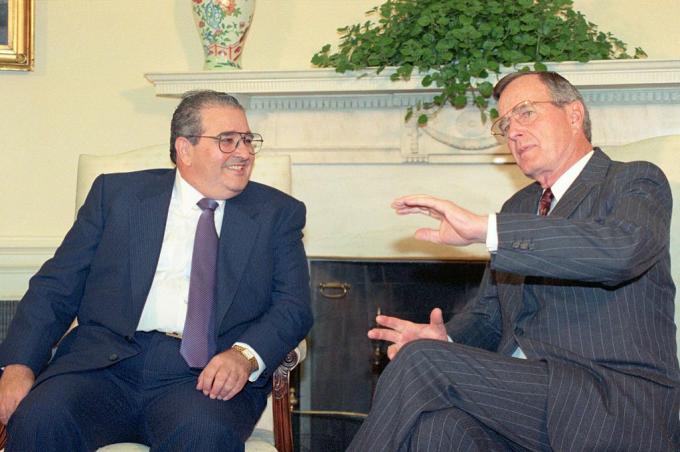 El presidente Bush con el presidente panameño Endara