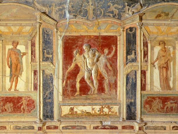 Imágenes pintadas rodeadas de detalles arquitectónicos trompe l'oeil