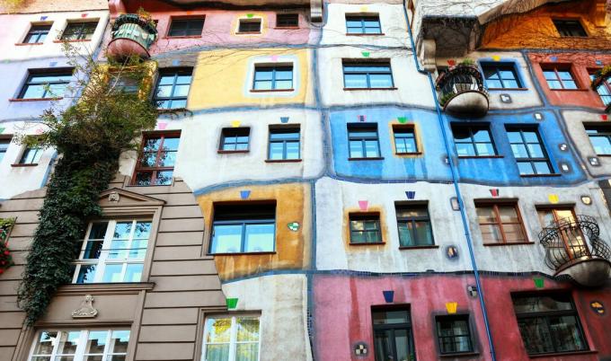 Hundertwasserhaus, Viena, artista austriaco Friedensreich Hundertwasser y Joseph Krawina