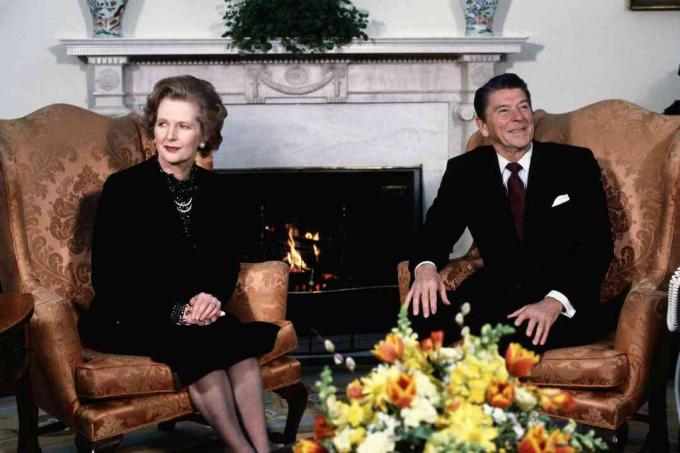 El presidente Ronald Reagan con Margaret Thatcher, 1981.