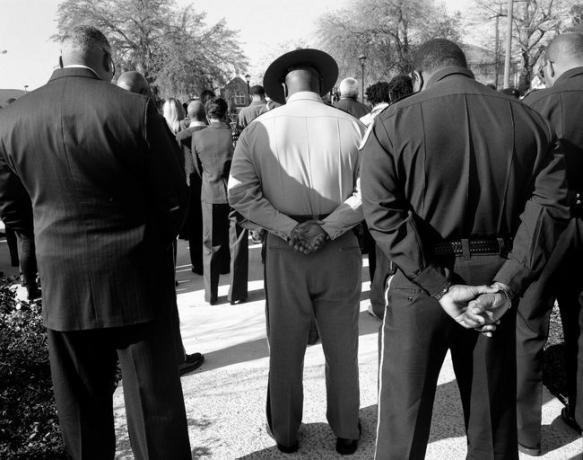 Se lleva a cabo un servicio conmemorativo anual para los estudiantes de la Universidad Estatal de Carolina del Sur que fueron asesinados por la policía estatal durante una manifestación de derechos civiles en 1968.